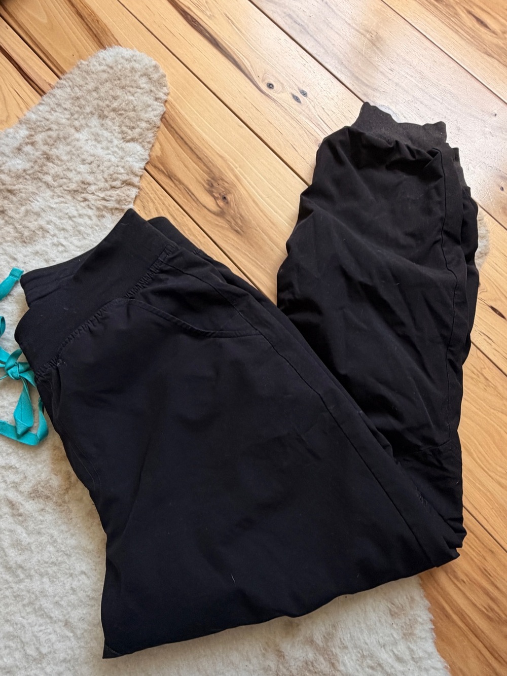 Figs joggers size
Small